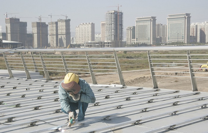 彩鋼屋面翻新廠家推薦：選擇優(yōu)質(zhì)的供應(yīng)商