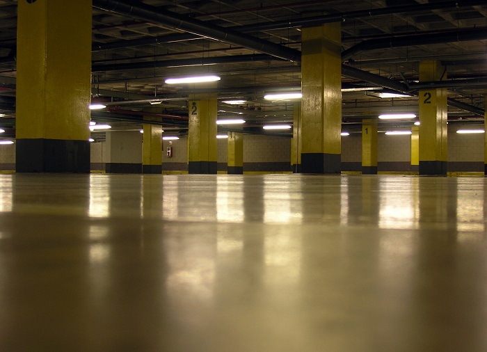 固化劑地坪的防滑性能：選擇適合安全需求的材料