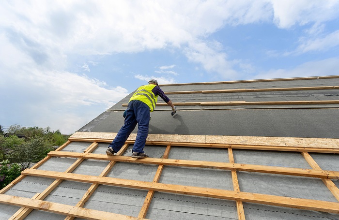 彩鋼屋面翻新材料的防火性能與安全設(shè)計