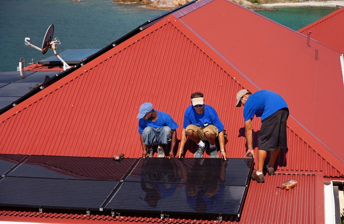 彩鋼屋面翻新材料的防火性能與安全設(shè)計