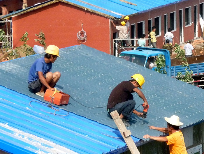 煥新彩鋼屋面：探秘彩鋼屋面翻新施工過(guò)程