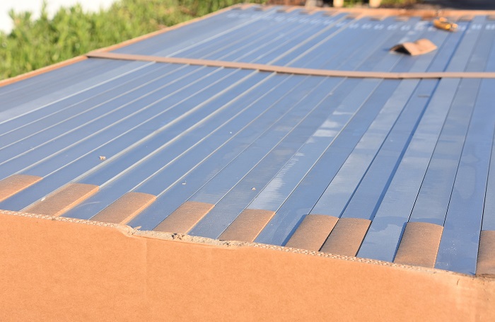 煥新彩鋼屋面：探秘彩鋼屋面翻新施工過(guò)程