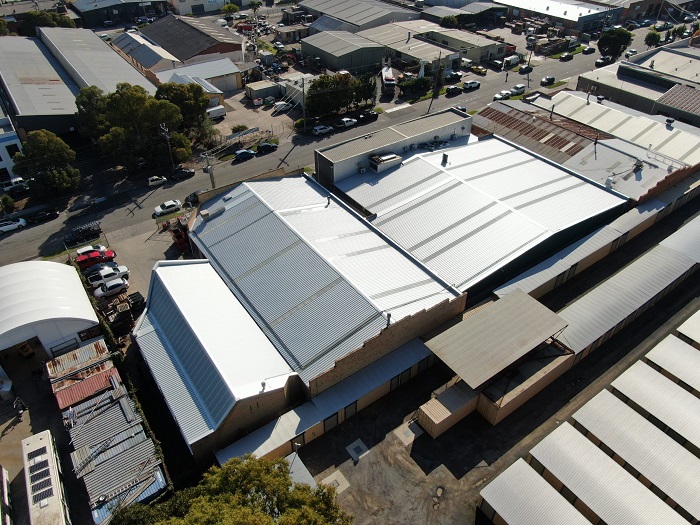 重慶彩鋼屋面翻新價(jià)格表及關(guān)鍵考量因素