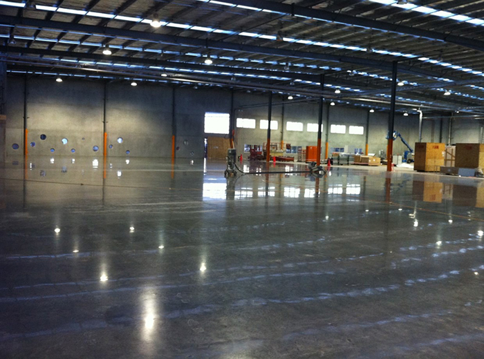 地坪固化劑和金剛砂哪個(gè)好