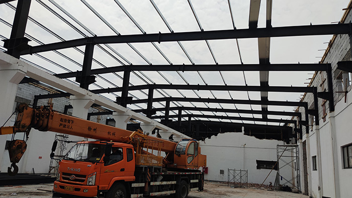 彩鋼屋面翻新時(shí)出現(xiàn)流掛現(xiàn)象怎么辦？