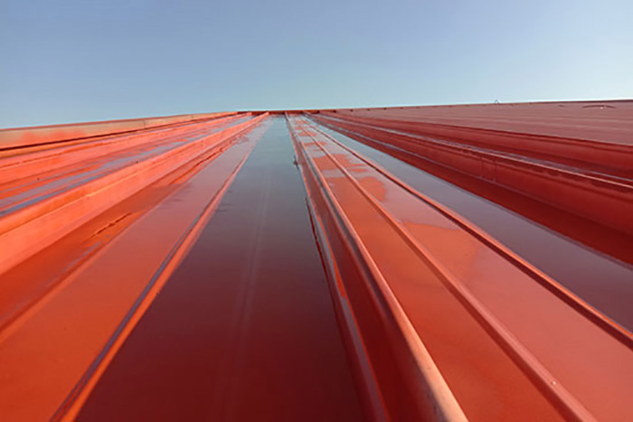 彩鋼房屋面翻新：提升功能與美觀的關(guān)鍵步驟