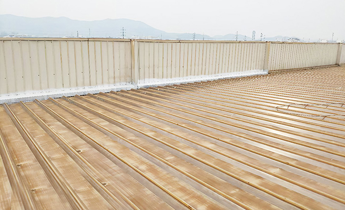 彩鋼屋面翻新防水涂料：保護(hù)屋頂，延長(zhǎng)使用壽命